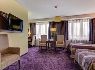 Отель Hotel Beskid Новы-Сонч Улучшенный двухместный номер с 1 кроватью или 2 отдельными кроватями-7