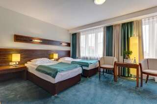 Отель Hotel Beskid Новы-Сонч Улучшенный двухместный номер с 1 кроватью или 2 отдельными кроватями-12