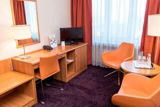 Отель Hotel Beskid Новы-Сонч Двухместный номер с 1 кроватью или 2 отдельными кроватями-1